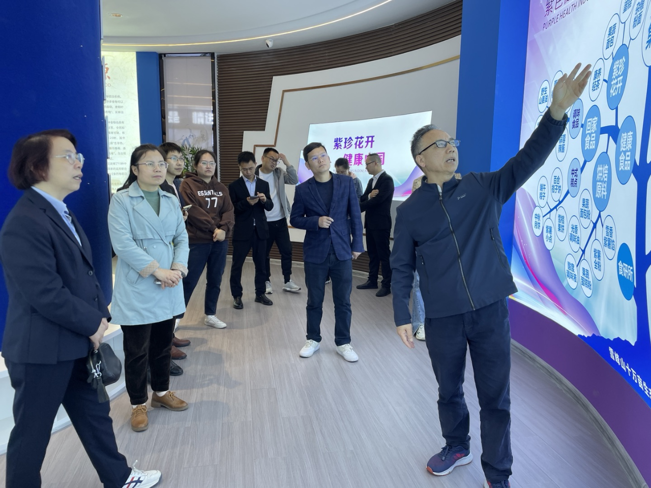 寶東農(nóng)牧蒞臨邵陽紅促進(jìn)會(huì)副會(huì)長單位天香生物園區(qū)交流洽談合作