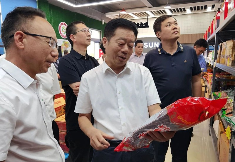 省政協(xié)農(nóng)業(yè)農(nóng)村委領(lǐng)導(dǎo)與邵陽(yáng)市政協(xié)相關(guān)領(lǐng)導(dǎo)走訪邵陽(yáng)紅出貨倉(cāng)天香生物產(chǎn)業(yè)園