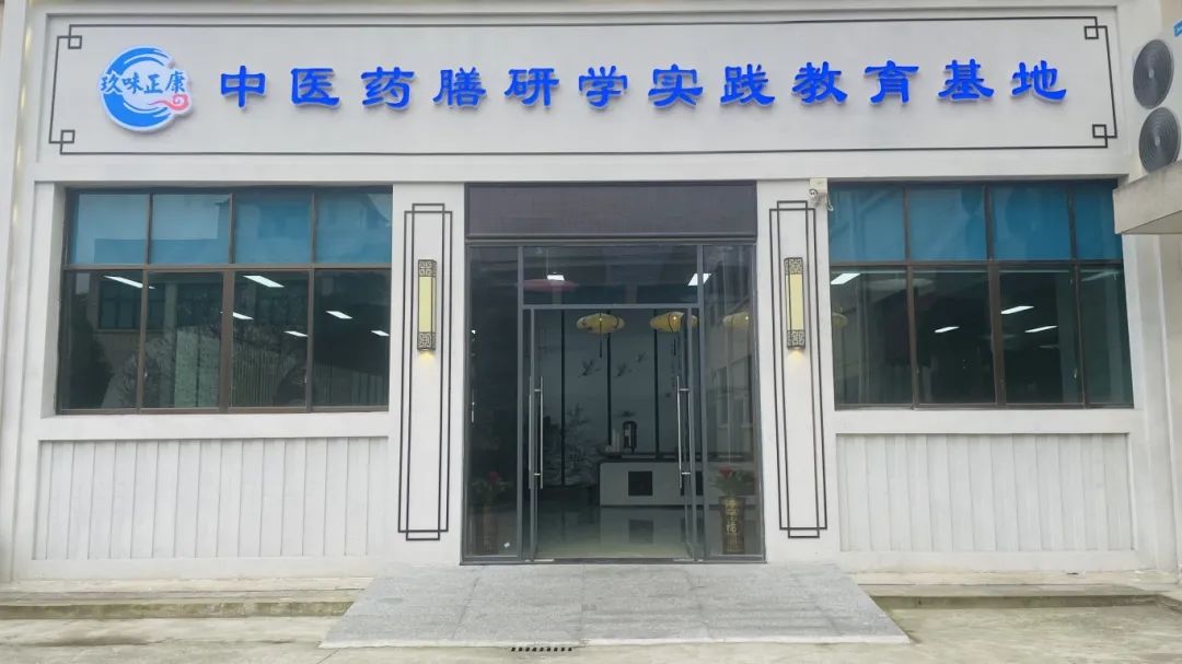 種下梧桐樹，引得鳳凰來