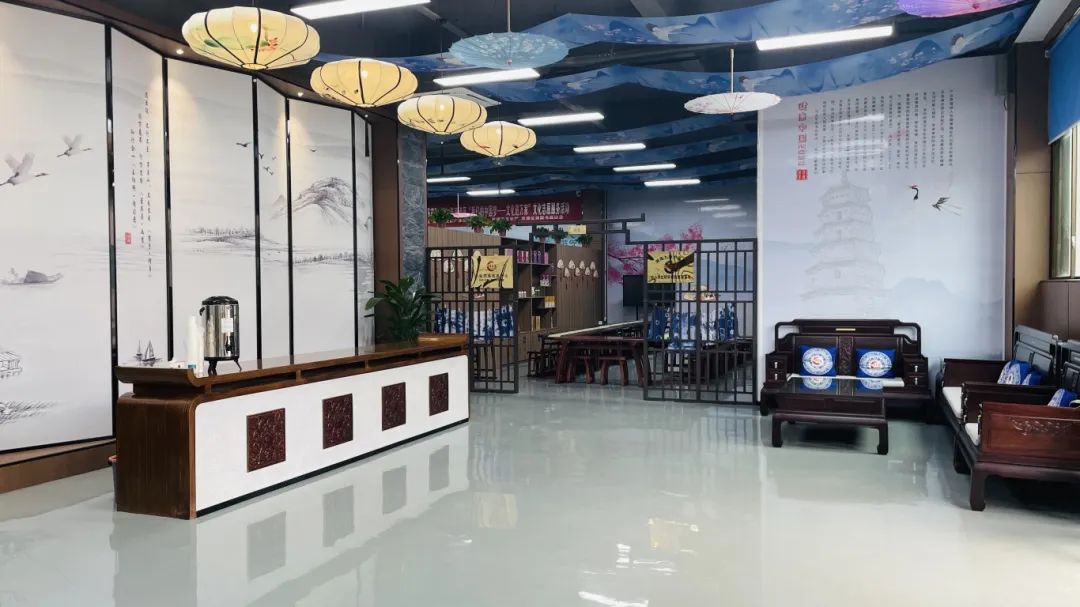 種下梧桐樹，引得鳳凰來