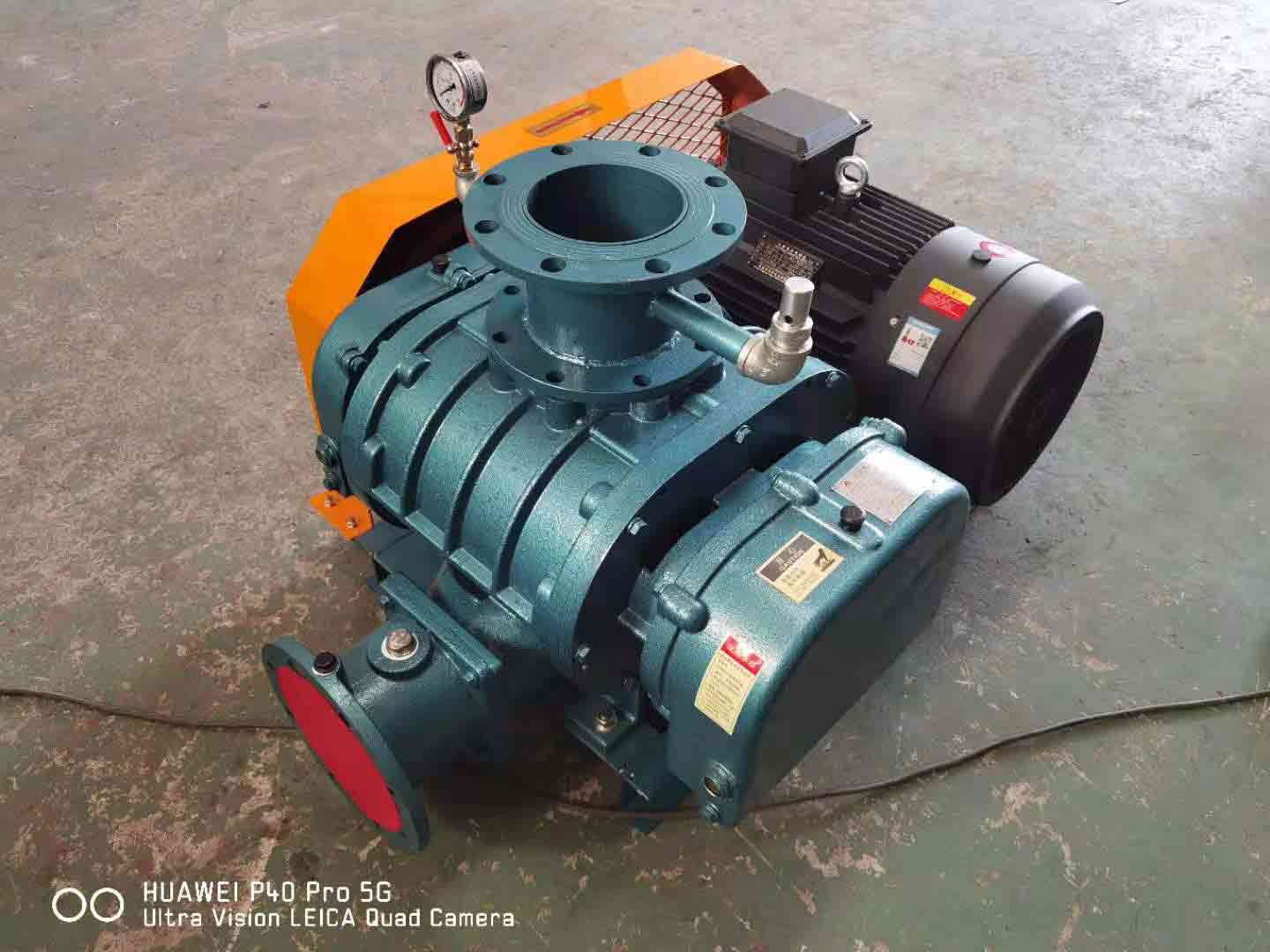 羅茨風(fēng)機 發(fā)貨山西羅茨風(fēng)機XQSSR1005.5KW 2臺(圖1)